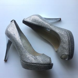 Michael Kors “York” Silver Sparkly Pump - Size 6